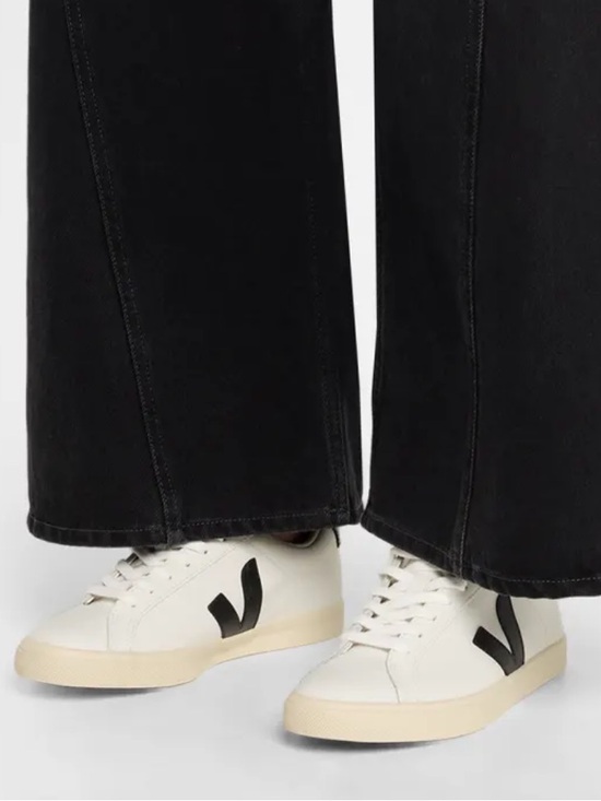 Veja Shoes - Veja Esplar Bi-Color Low-Top sneakers in white/black Size 7